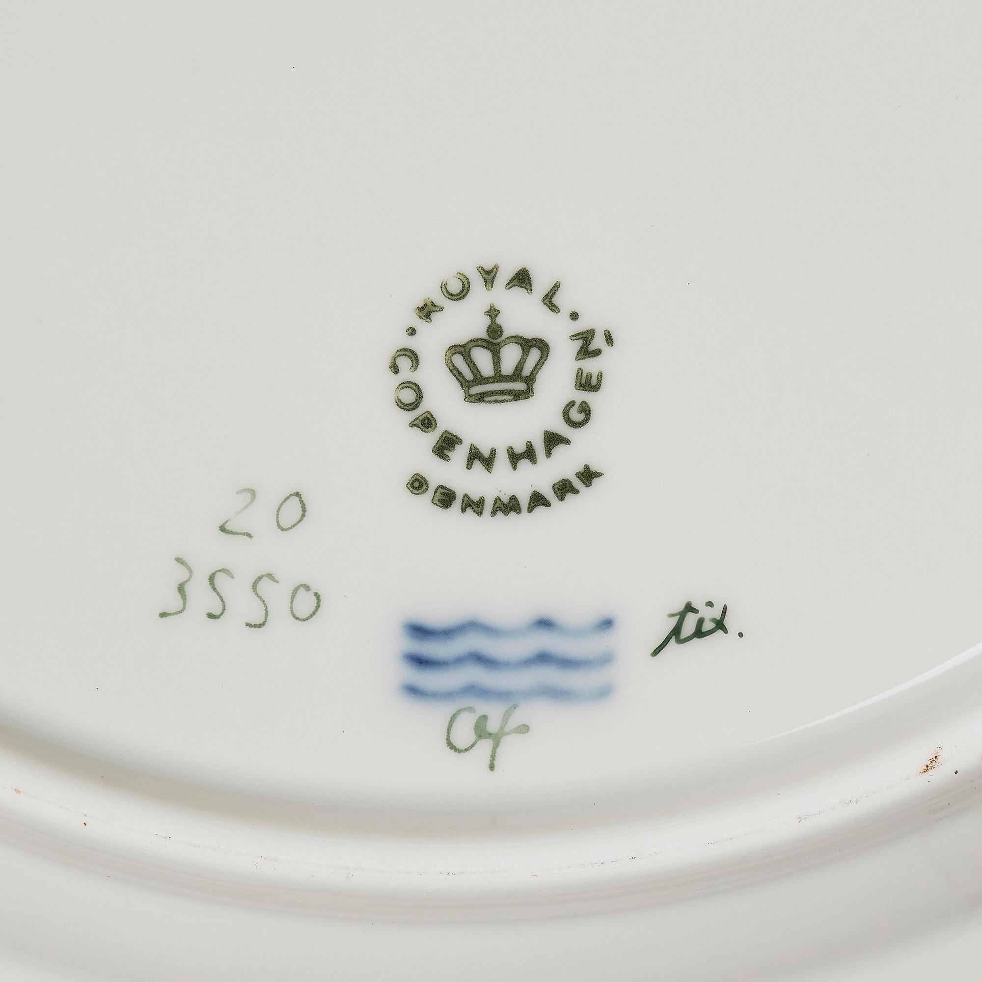 A set of 12 Royal Copenhagen 'Flora Danica' lunch plates, Denmark, 20th century.
