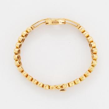 An 18K gold necklace and bracelet.