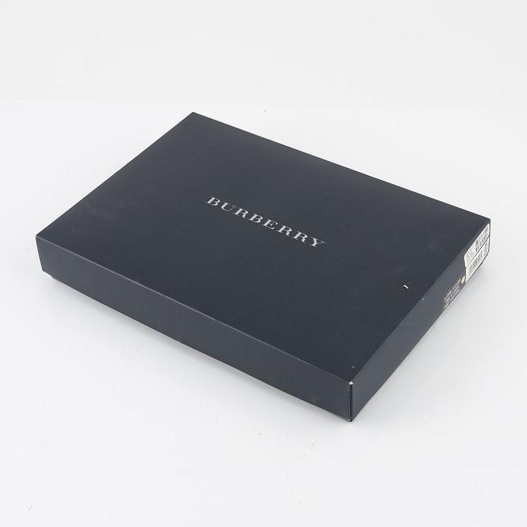 Burberry, a set of three towels.