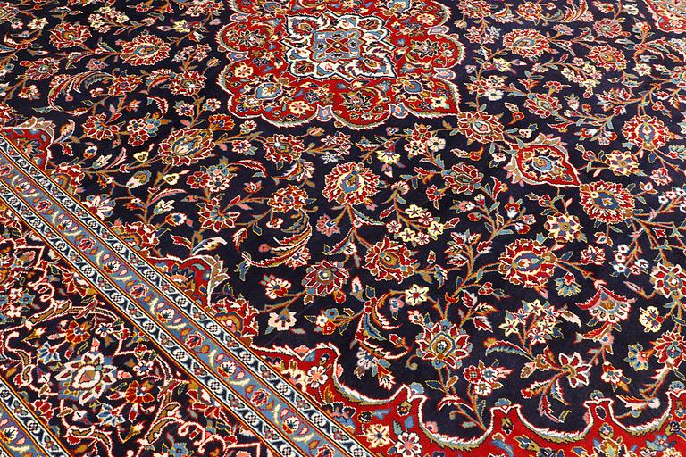 A carpet, Kashan, ca 424 x 304 cm.