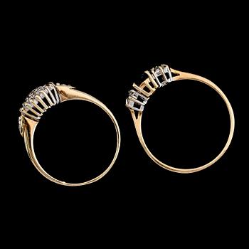 RINGAR, 2 st, 9 k guld med blå sten samt mindre diamanter. Total vikt ca 4 gram.