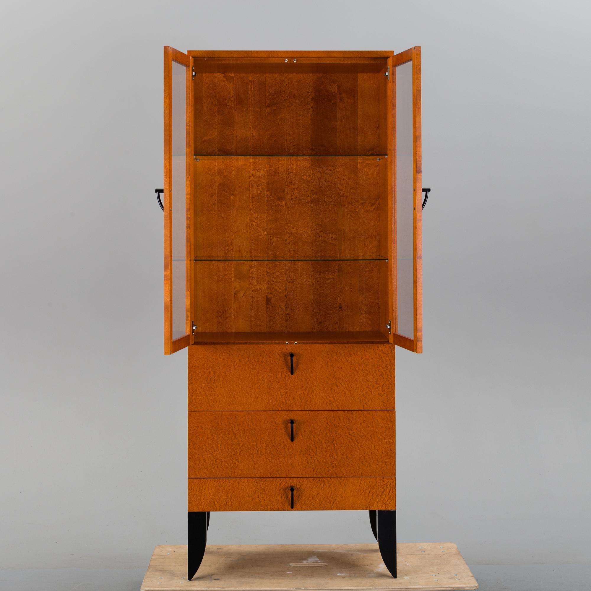 ROSE-MARIE ELLING, vitrinskåp, "Tintomara", Fröseke Form 1889.