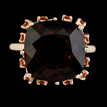 RING, 10K guld, kvarts. Vikt ca 7 g.