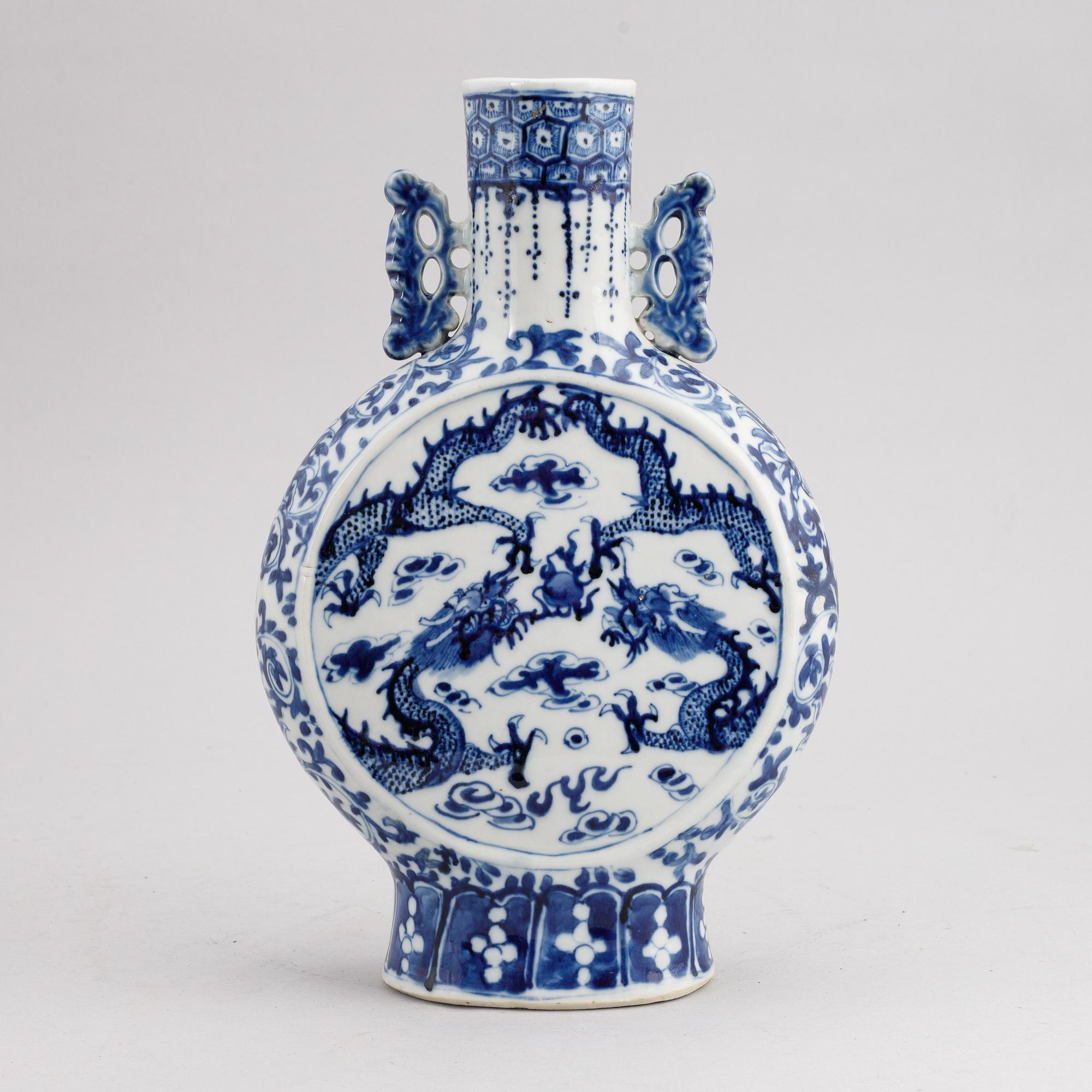 A Chinese blue and white porcelain moon flask, presumably 20th century.