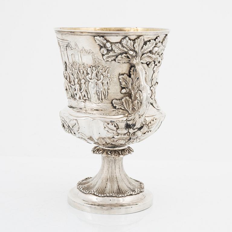 An English silver cup, London 1831.