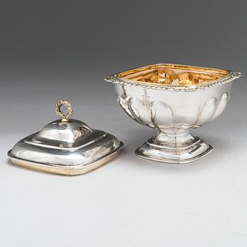 A parcel-gilt silver bonbonniere, maker's mark of Samuel Eberlein, Saint Petersburg, Russia 1825.