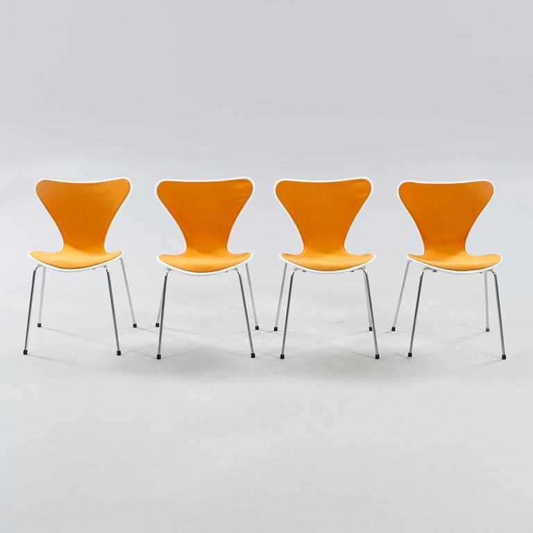 ARNE JACOBSEN, 4 st, stolar,  "Sjuan", Fritz Hansen, 1978.