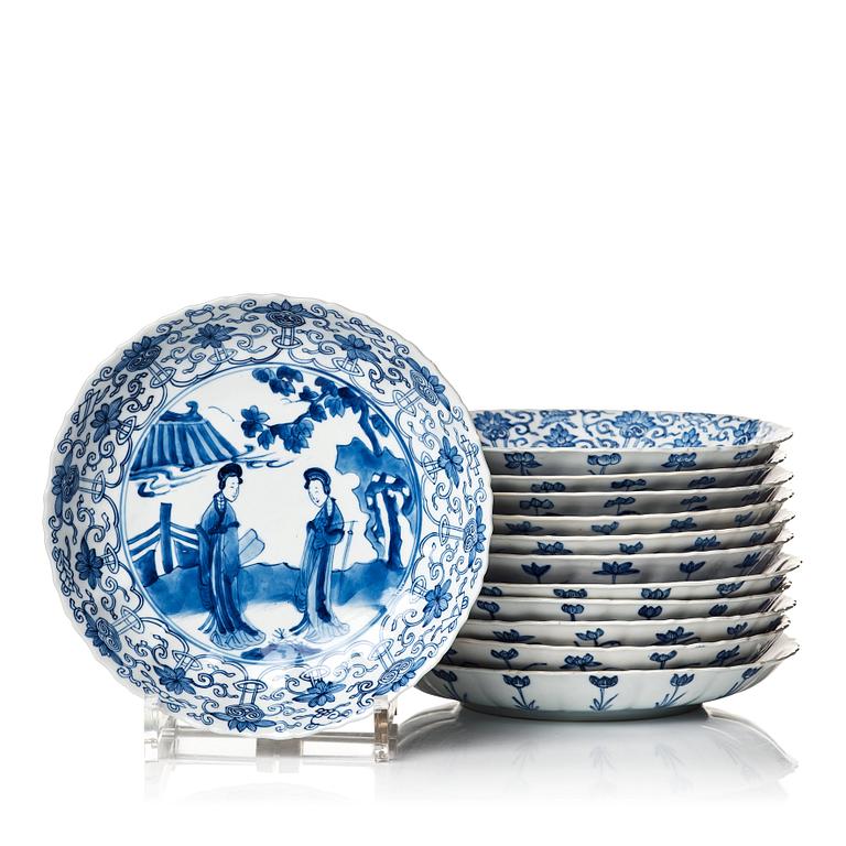 A set of 12 blue and white dishes, Qing dynasty, Kangxi (1662-1722).