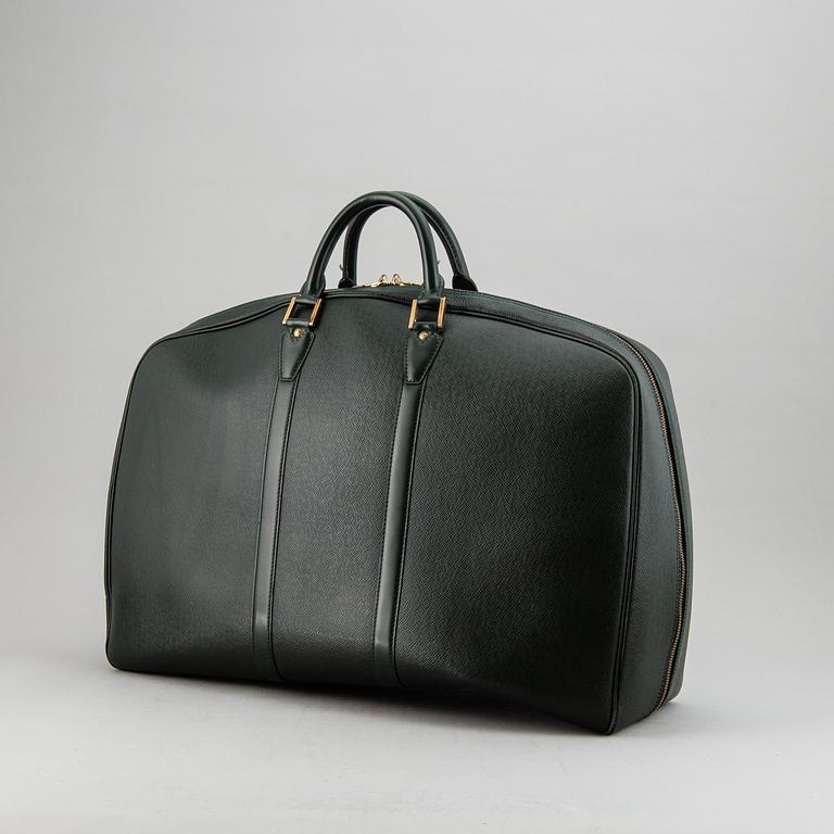 LOUIS VUITTON, 'Helanga' weekendbag with garment cover.