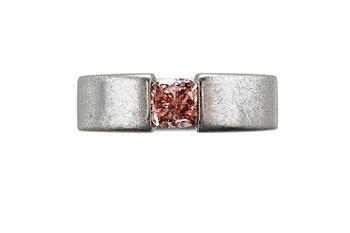 SORMUS, NIESSING, "light pink" Asprey-hiottu timantti n. 0,80 ct.