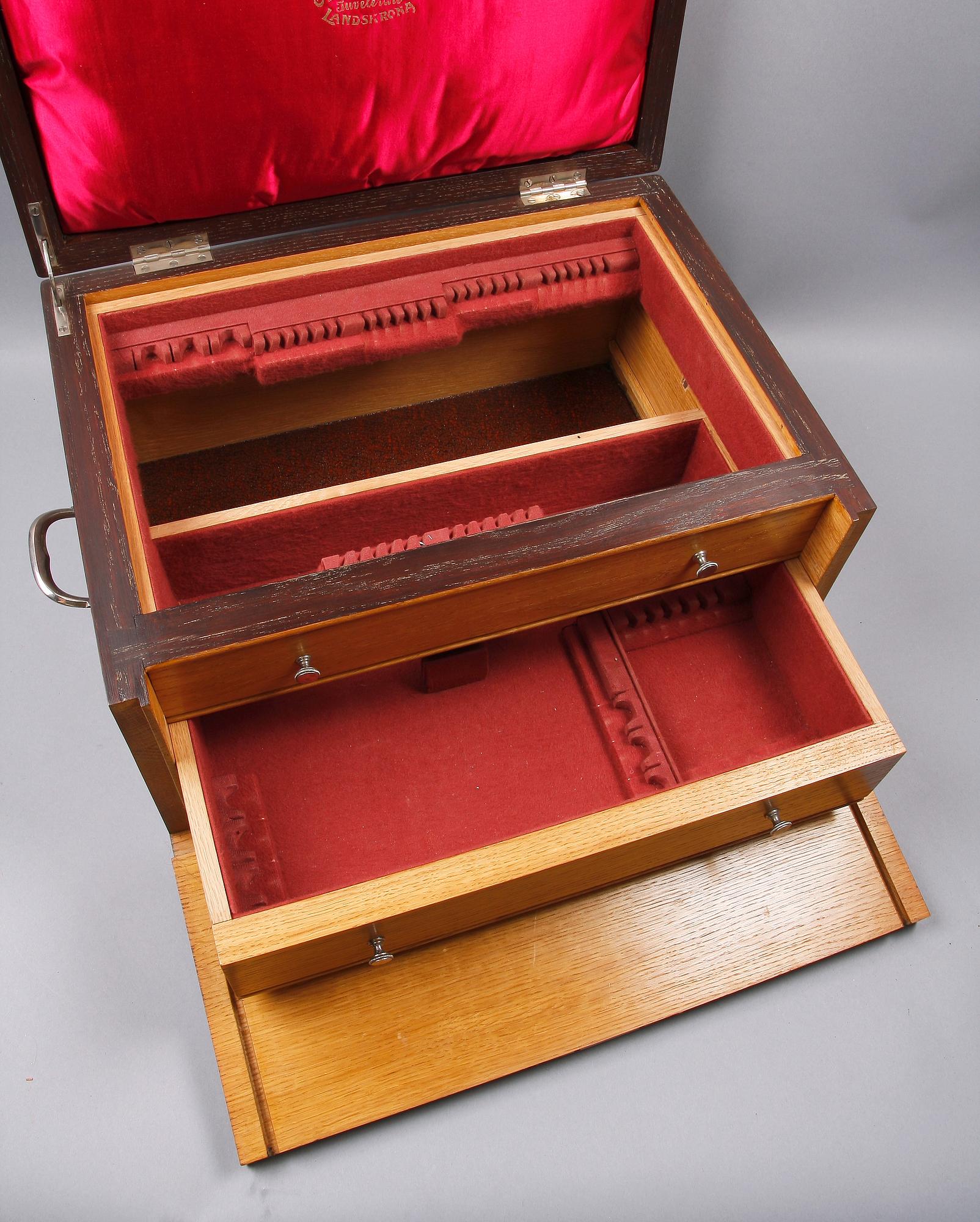 BESTICKSCHATULL, Märkt Otto Larsson Landskrona. 1900-talets början.