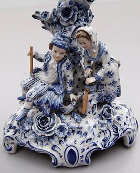 LJUSSTAKAR, 1 par, porslin, Österrike, 1900-talets första hälft.