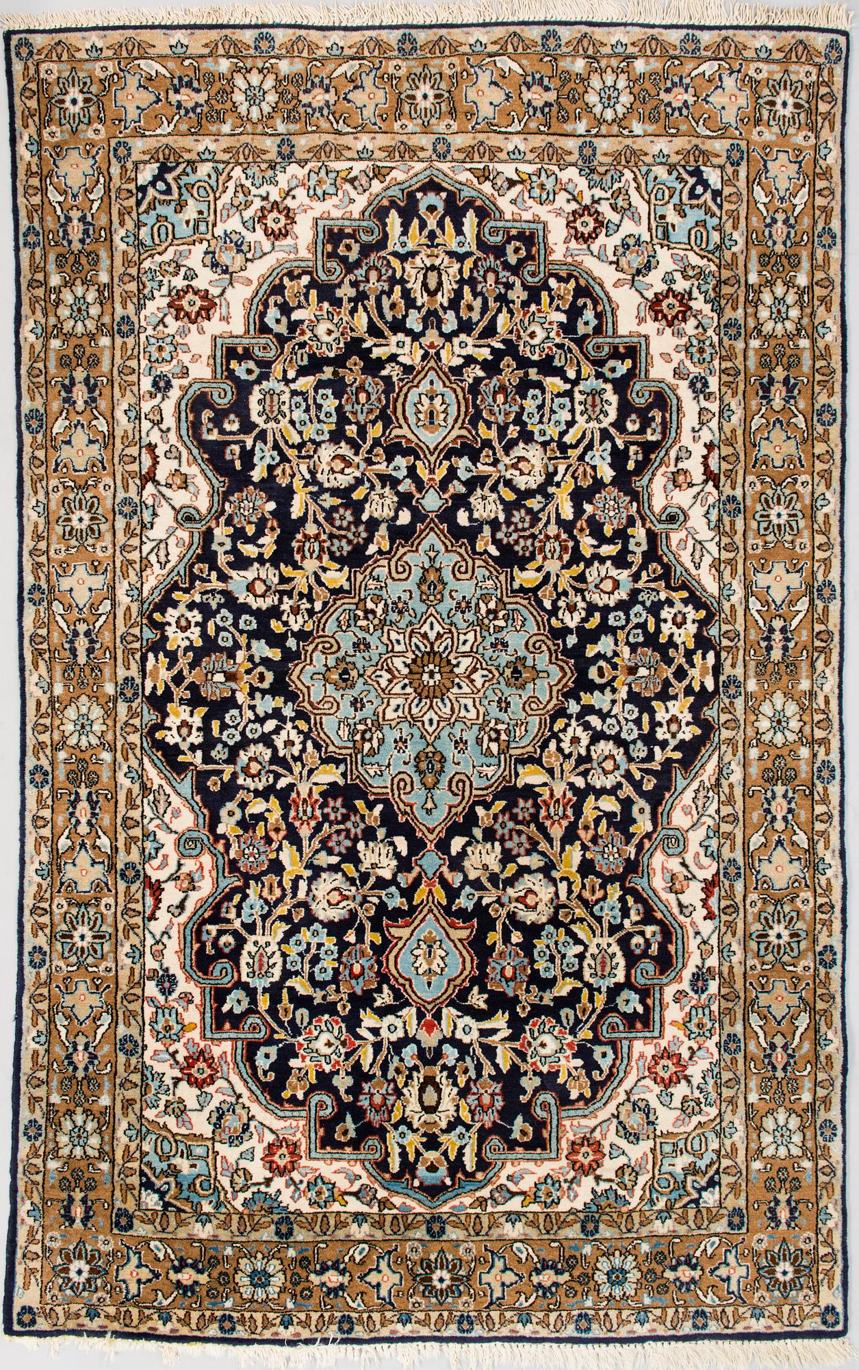 MATTA, Iran, Qum, 210x133 cm.