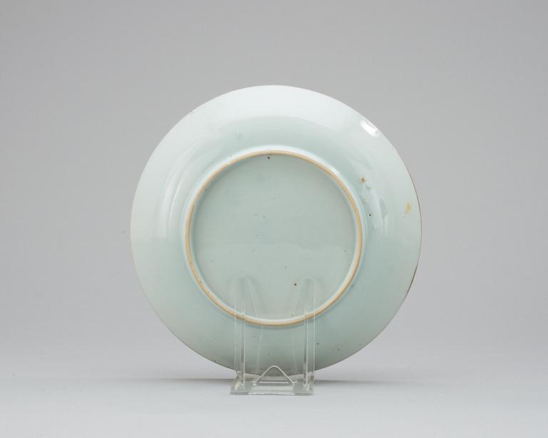 A polychrome dish, Qing dynasty, early 18th century.
