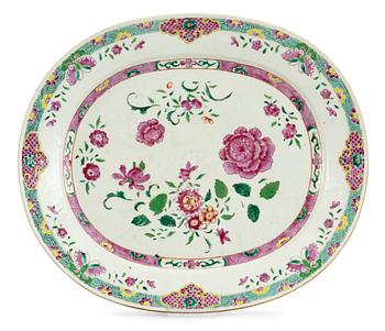 342. A famille rose large serving dish, Qing dynasty. Qianlong (1736-95).