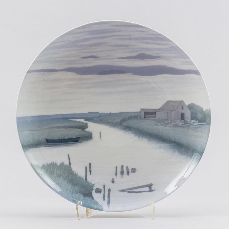 A porcelain dish by Stephan Ussing from Royal copenhagen.