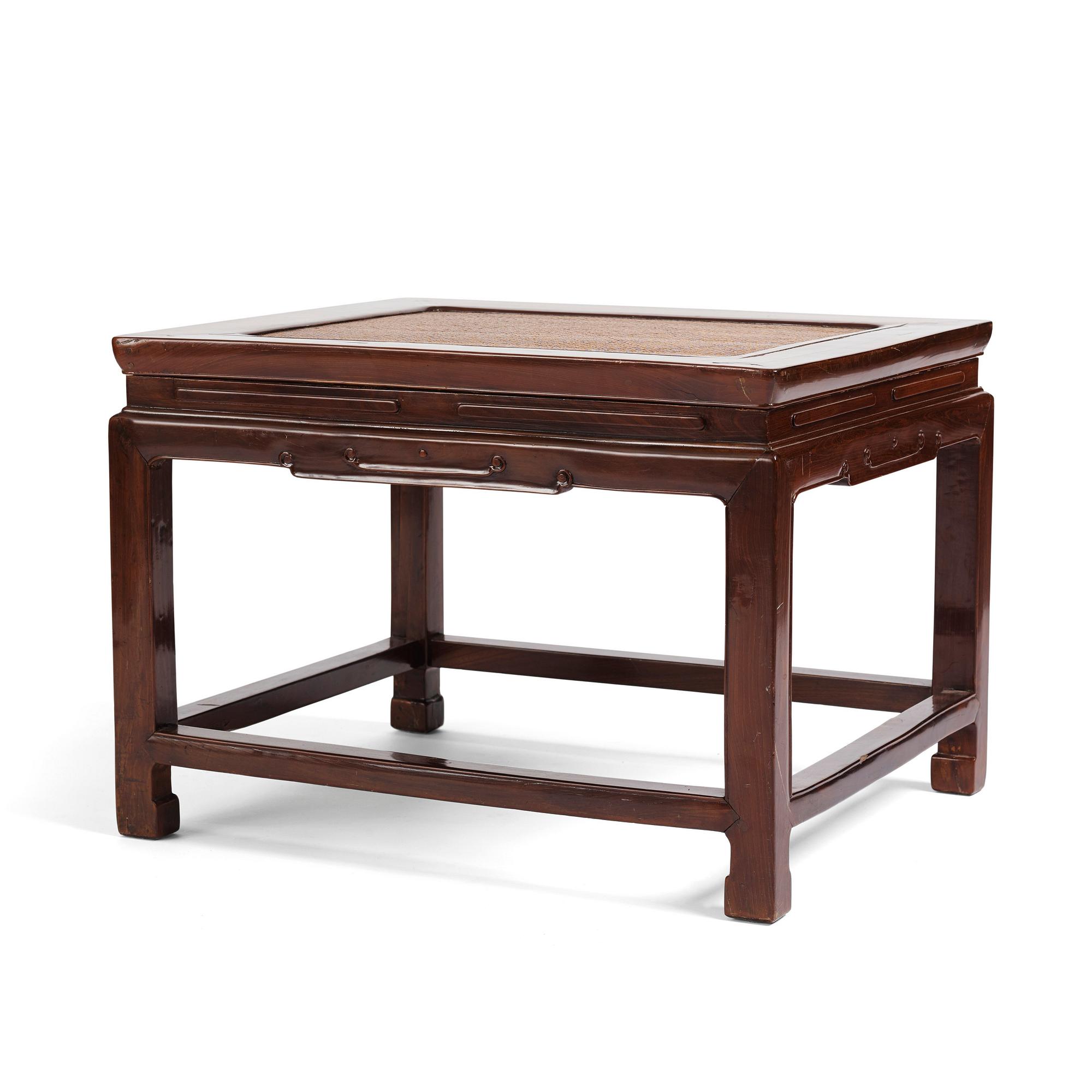 Bord, hardwood. Qingdynastin, 1800-tal.