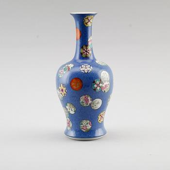 VAS, porslin, Kina, sannolikt 1900-tal.