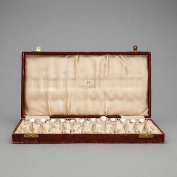 PARTI SILVER, 16 delar, bland annat Gewe Silvervarufabriken, Malmö, 1900-talets första hälft. Vikt ca 320 gram.