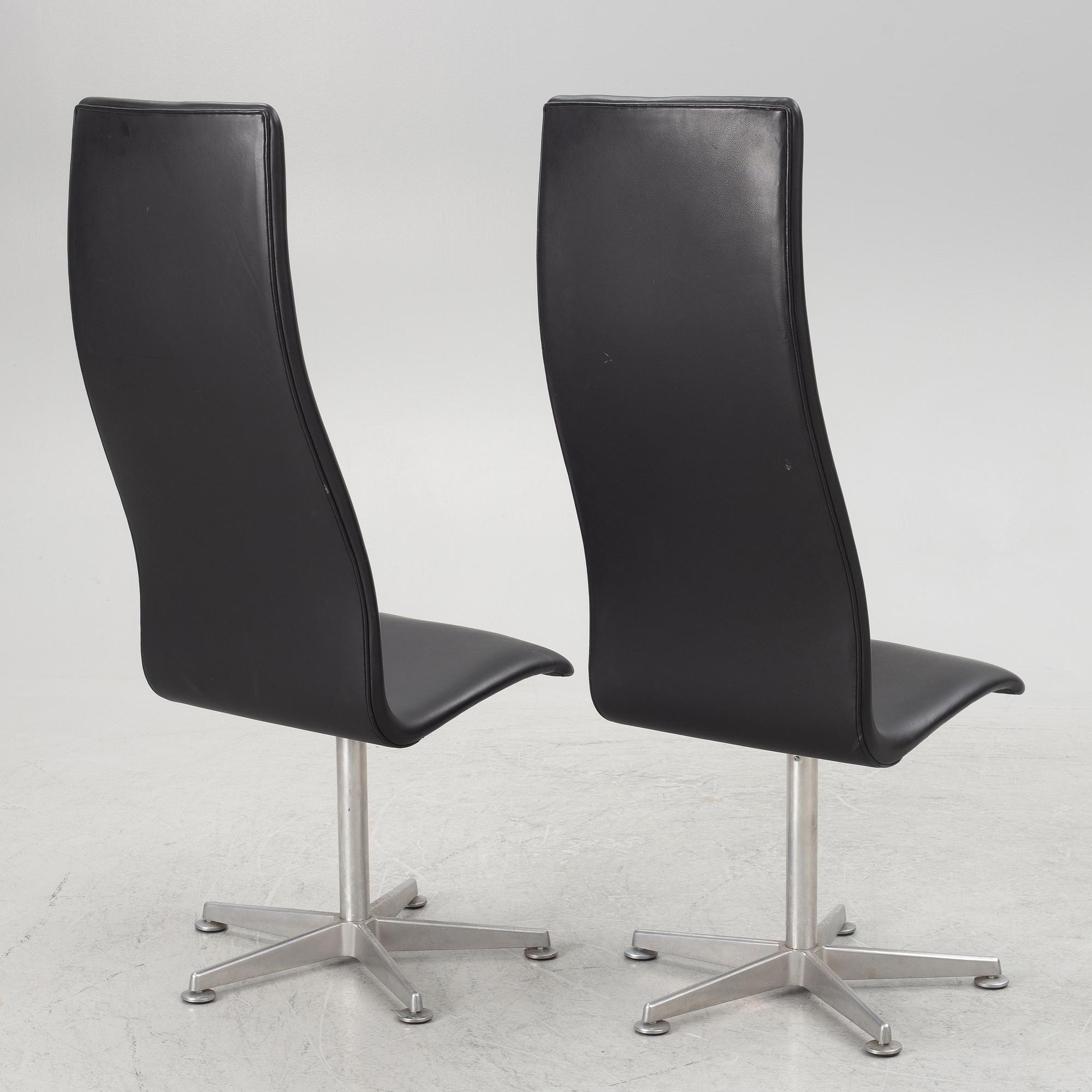 Arne Jacobsen, a pair of 'Oxford Chairs', Fritz Hansen, Denmark.