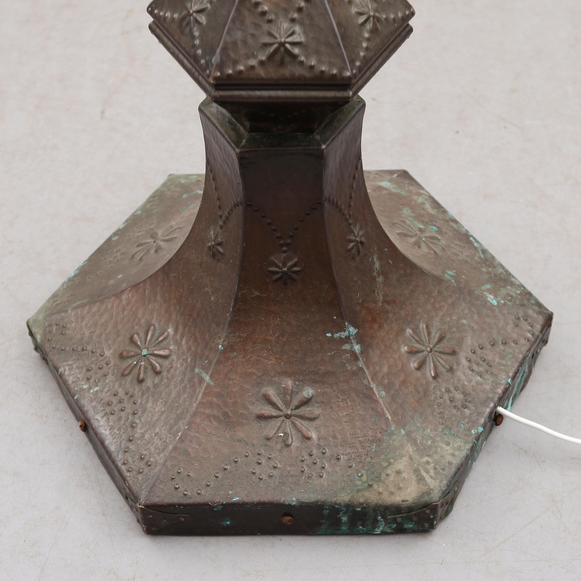 GOLVLAMPA, 1900-talets första hälft.