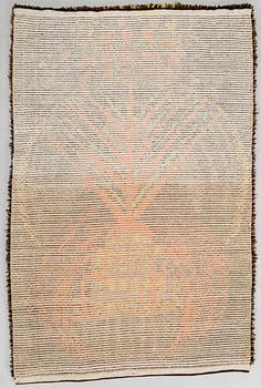 Terttu Tomero, A finnish long pile rya rug, model for Neovius. Circa 158 x 103 cm.