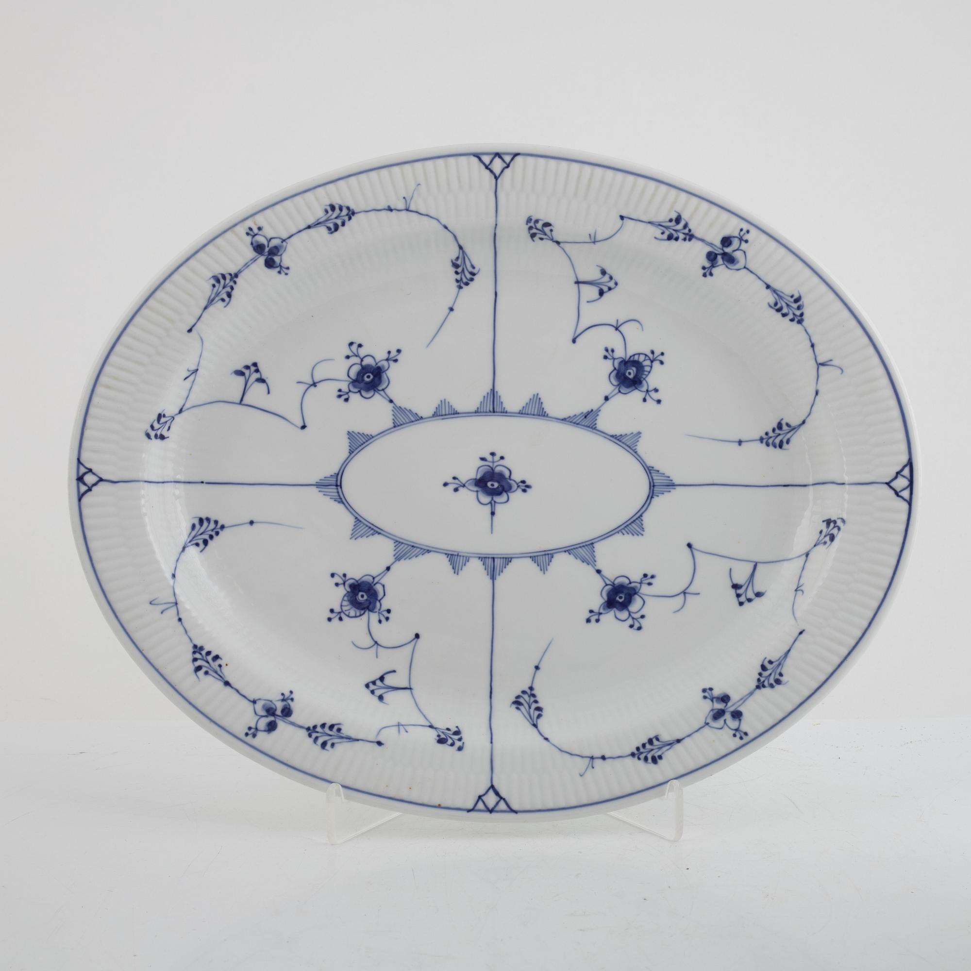 Serving platter, 3 pieces, "Musselmalet", fluted, Royal Copenhagen, Denmark.