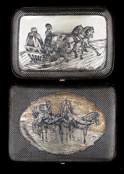 872. CIGARETTETUI, 2 st, silver, Moskva 1879 och 1887.