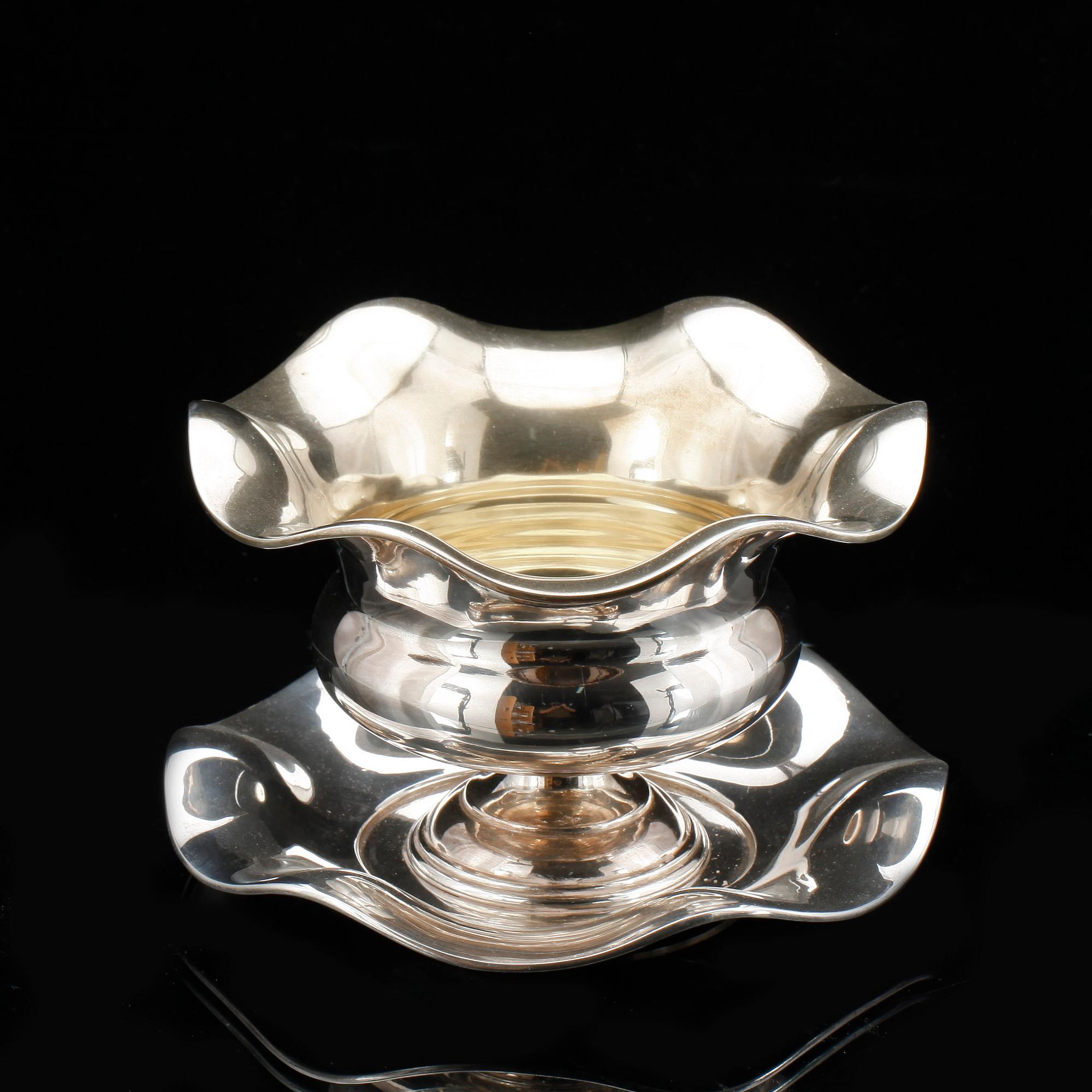 SÅSSKÅL MED FAT, silver, GAB, Stockholm 1924. Vikt ca 530 gram.