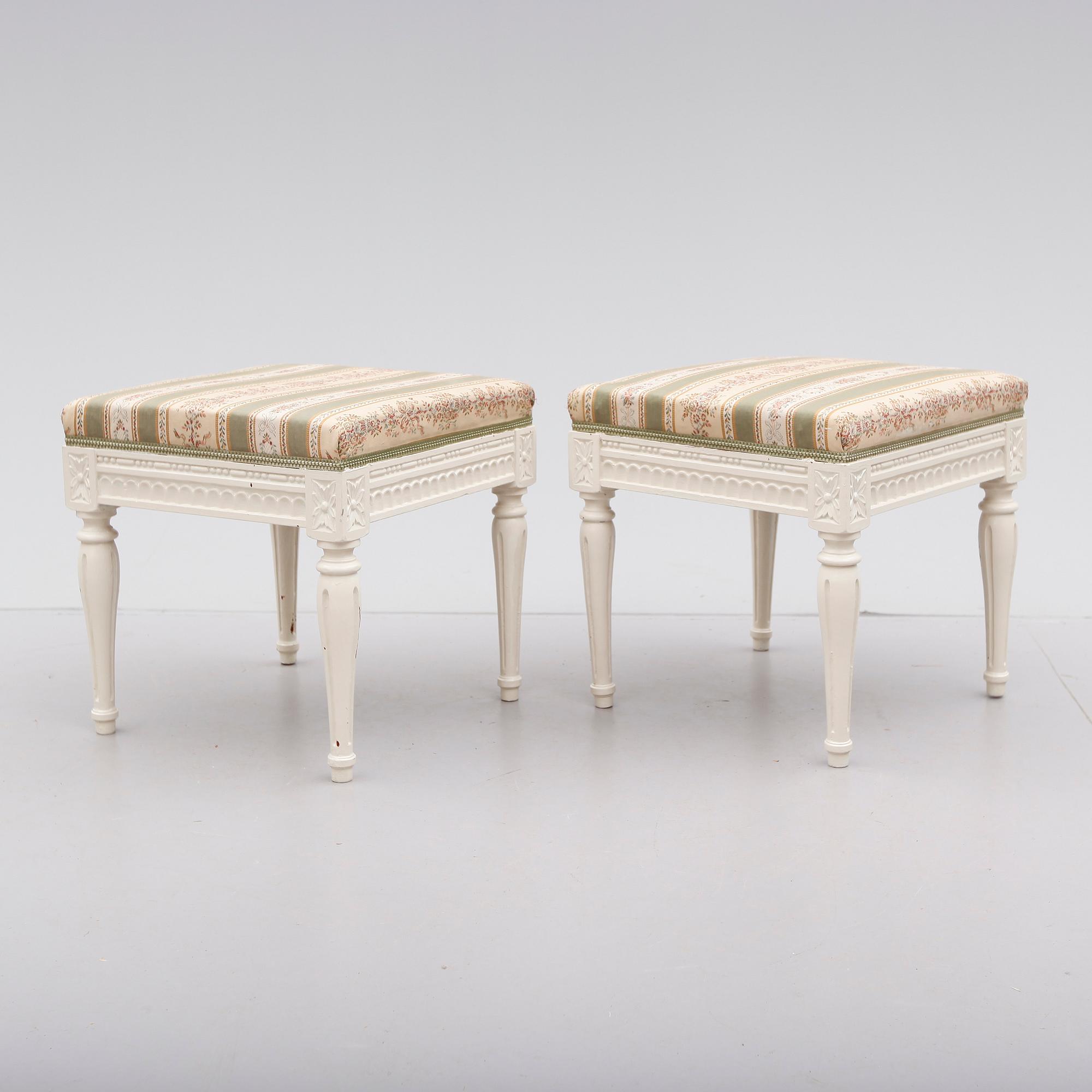 TABURETTER, 1 par, gustaviansk stil, 1900-talets första hälft.