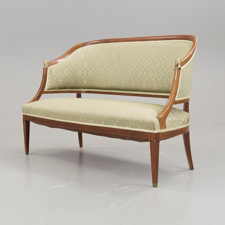 SOFFA, empirestil, Gustaf Bielsteéns Möbelaffär, Malmö, 1900-talets första hälft.