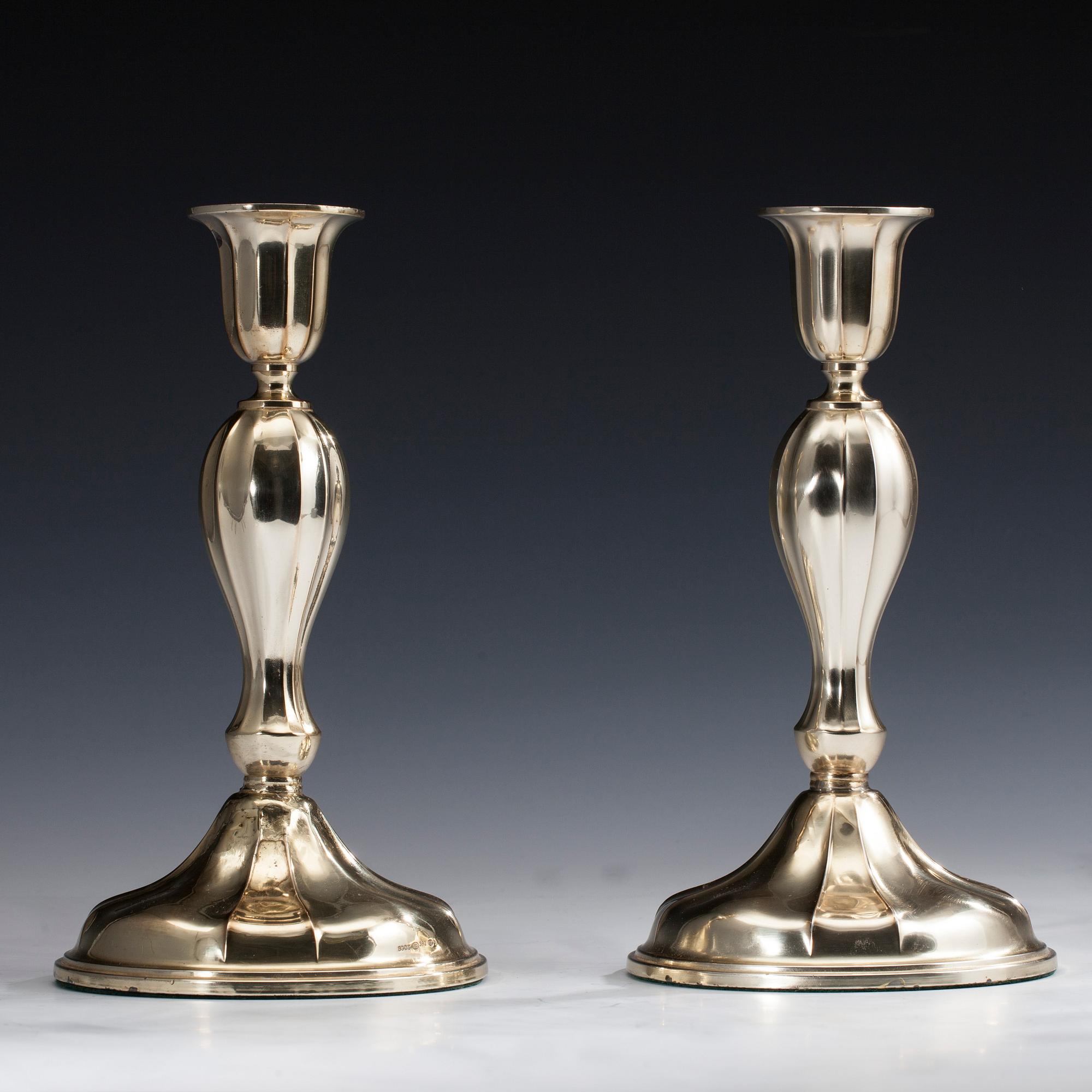 LJUSSTAKAR, ett par, förgyllt silver, svenska kontrollstämplar 1900-talets slut.