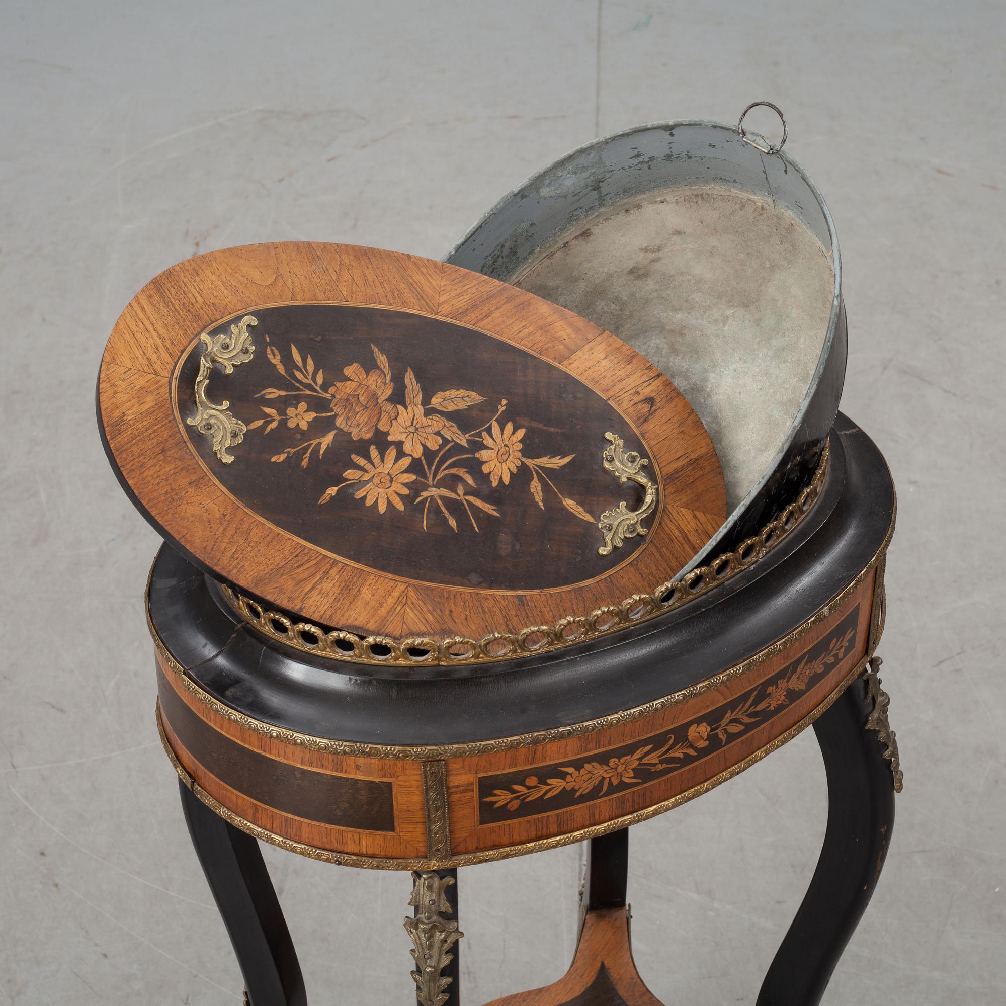 BLOMBORD, Ny-Louis seize, Frankrike, 1800-talets andra hälft.