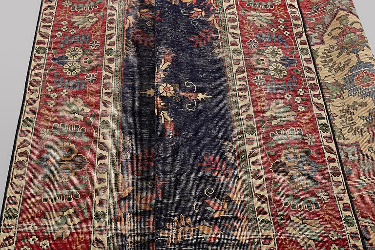 A carpet, Persian, Vintage Design, ca 373 x 284 cm.