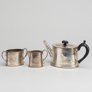 A scottish 19th century silver 3 pcs tea service mark of John Crichton & Co Edinburgh 1887, total weight ca 653 gr.