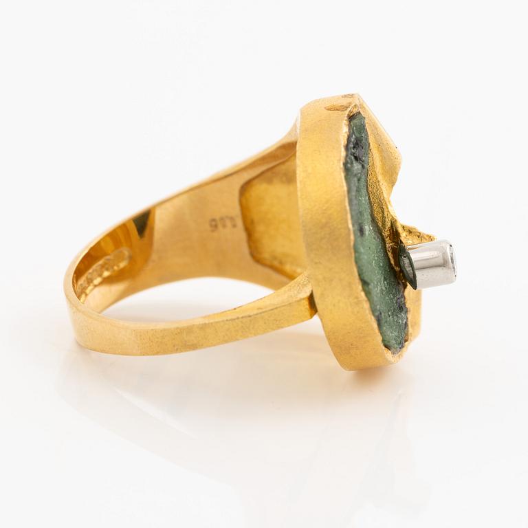 Björn Weckström, ring, 18K guld med zoisit och en rund briljantslipad diamant, Finland 1977. För Lapponia.