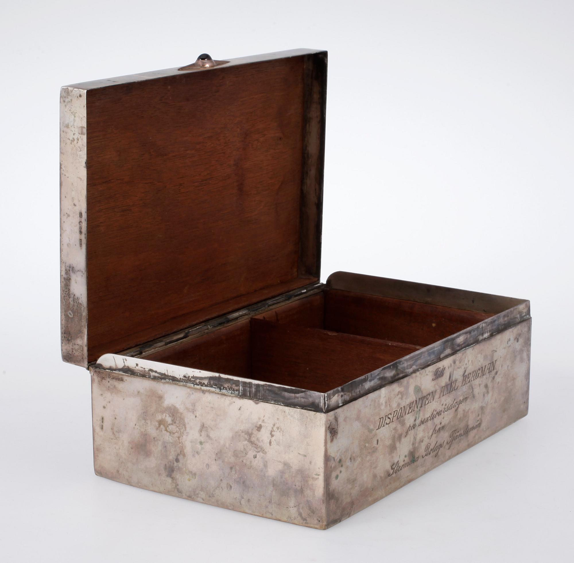CIGARRSKRIN, silver, C.G. Hallberg, Stockholm, 1920.