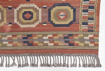 Märta Måås-Fjetterström, a 'Röda åttan' carpet, flat weave, c. 267 x 202 cm, signed MMF.