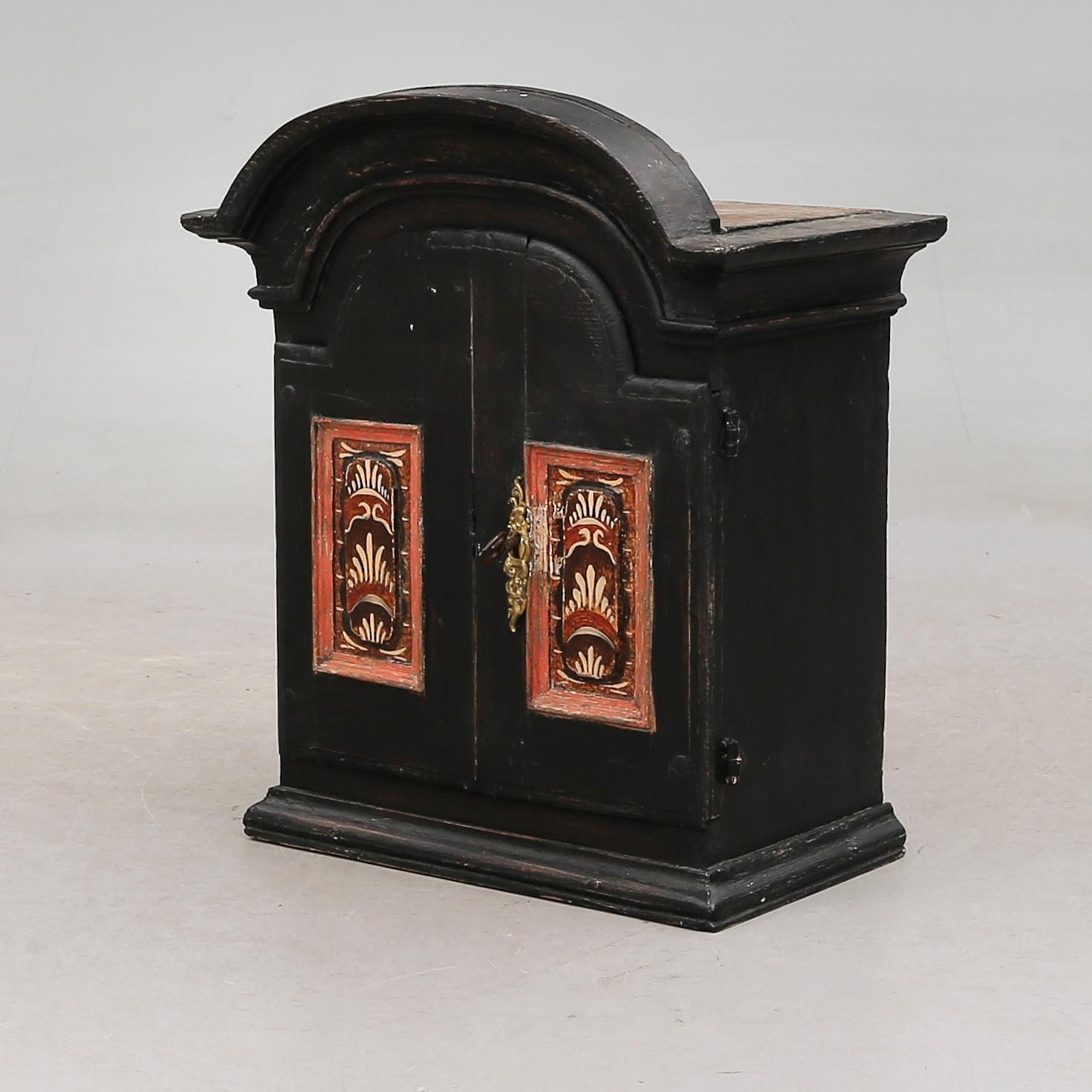 HÄNGSKÅP, 1700-tal.