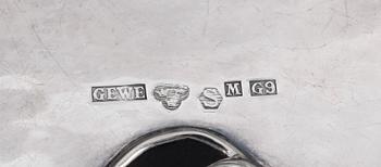 SKÅL SAMT SET FÖR SOCKER OCH GRÄDDE, silver, GAB, 1935 resp GEWE, 1957-1976. Tot ca 540 gram.