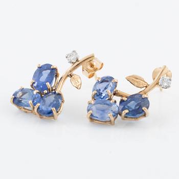 Earrings, 18K gold with six sapphires and two brilliant-cut diamonds.
