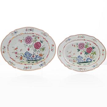 Fat, två stycken, porslin. Qingdynastin, Qianlong (1736-95).