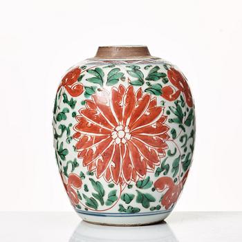 A Transitional wucai jar, 17th Century.