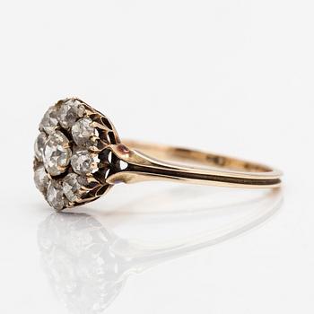 Ring, 14K guld och gammal- och risenslipade diamanter ca. 0.90 ct totalt. Ryssland.
