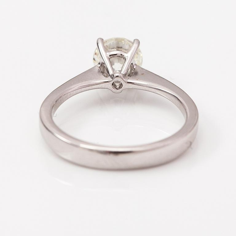 An 18K white gold ring with a ca. 1.01 ct diamond according to certificate.