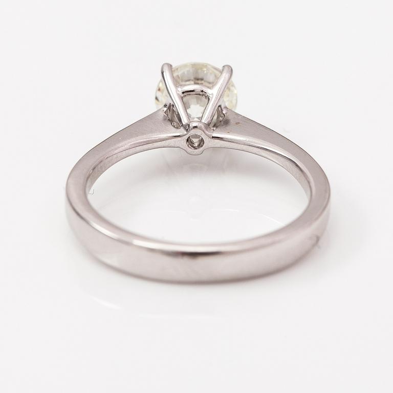 Ring, 18K vitguld, diamant ca. 1.01 ct enligt certifikat.