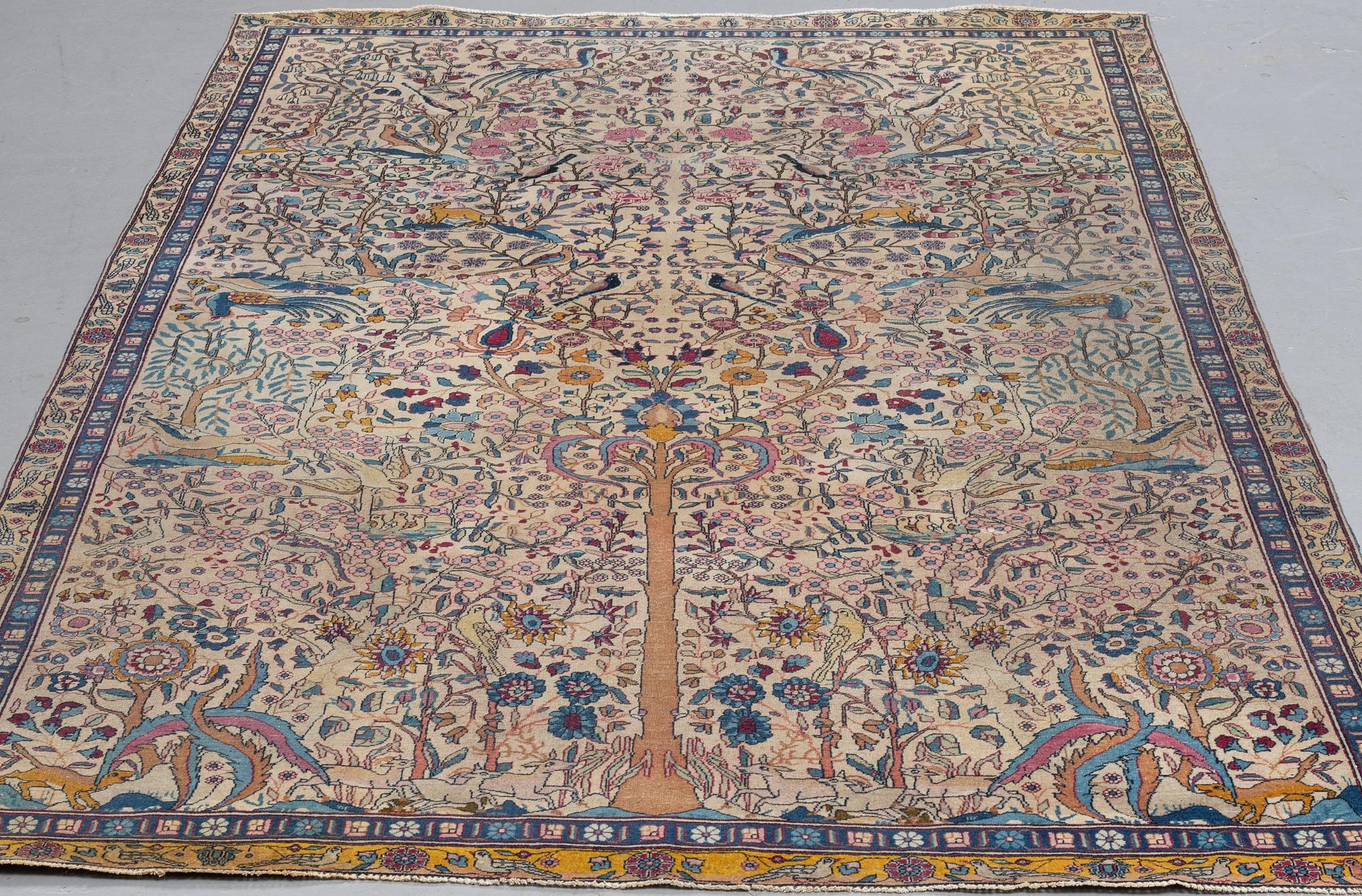 MATTO, semi-antique persian possibly Esfahan/Tehran/Kashan ca 259 x 156 cm.