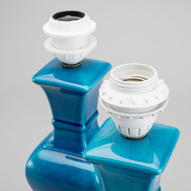 A pair of 21:st century table lamps.