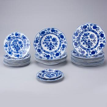 MATSERVISDELAR, 45 delar, flintgods, Flow blue, "Holland" och "Normandy" Johnson Bros, England. 1900-talets början.