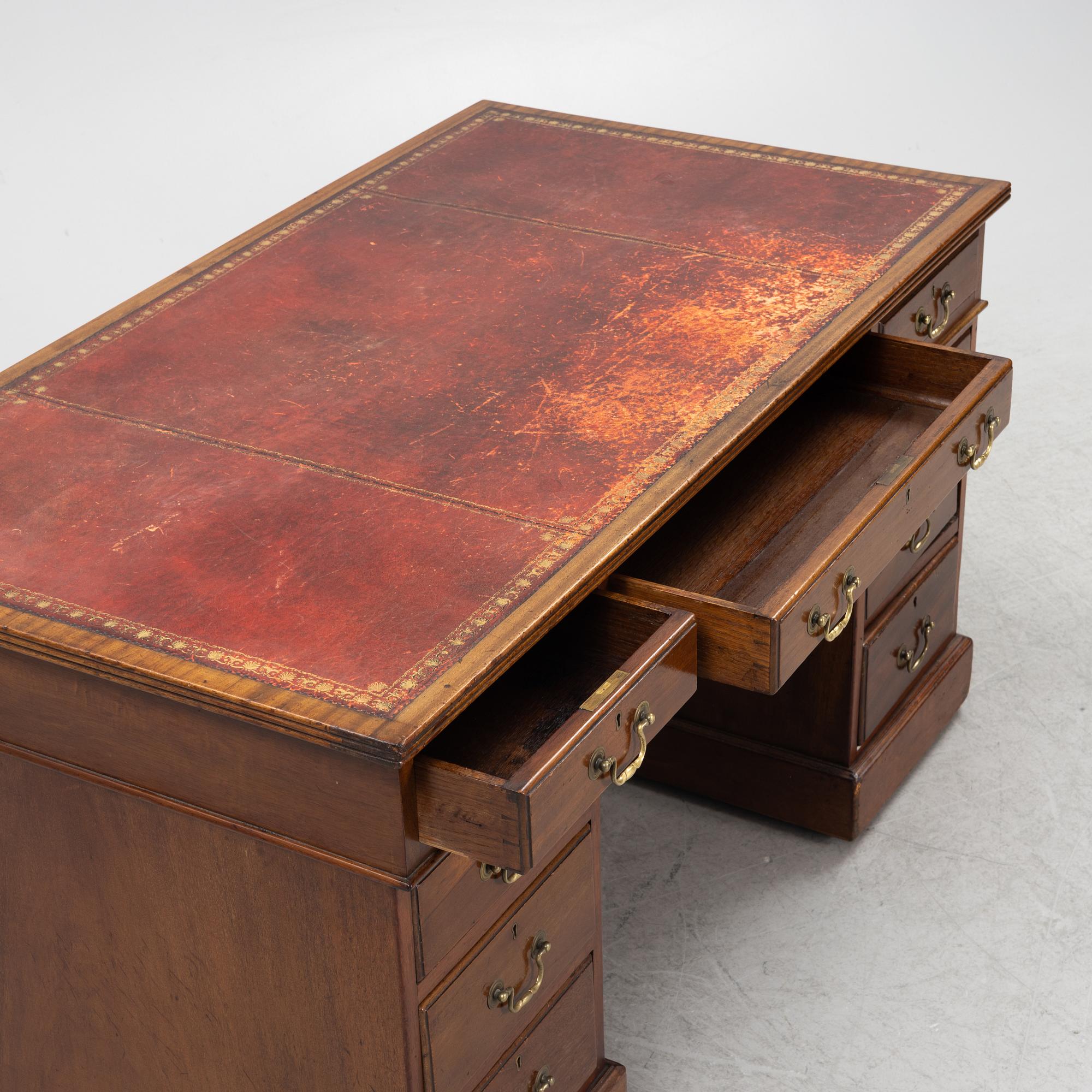Skrivbord, engelsk stil, 1900-talets andra hälft.